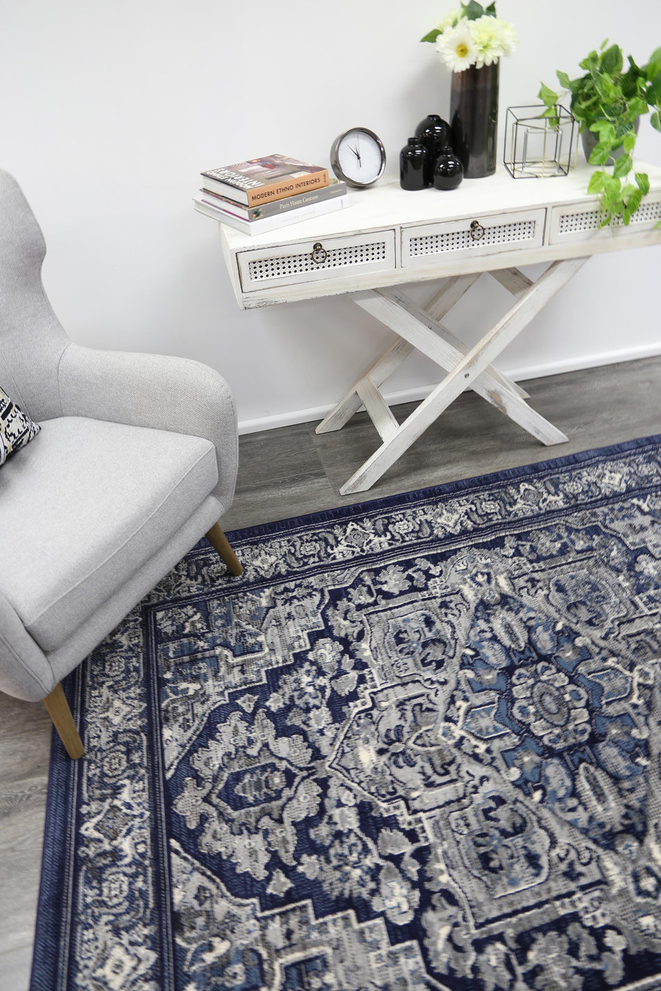 Arya Rosette Traditional Navy Rug